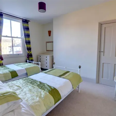 2 West Terrace * Whitby