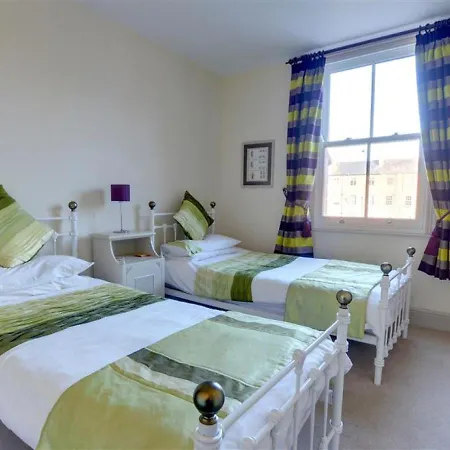 בית נופש 2 West Terrace וויטבי