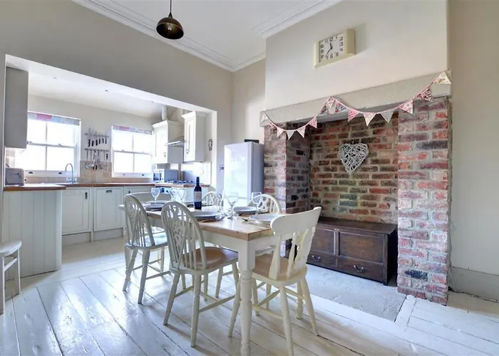 4 Bed In Whitby Oc-W919